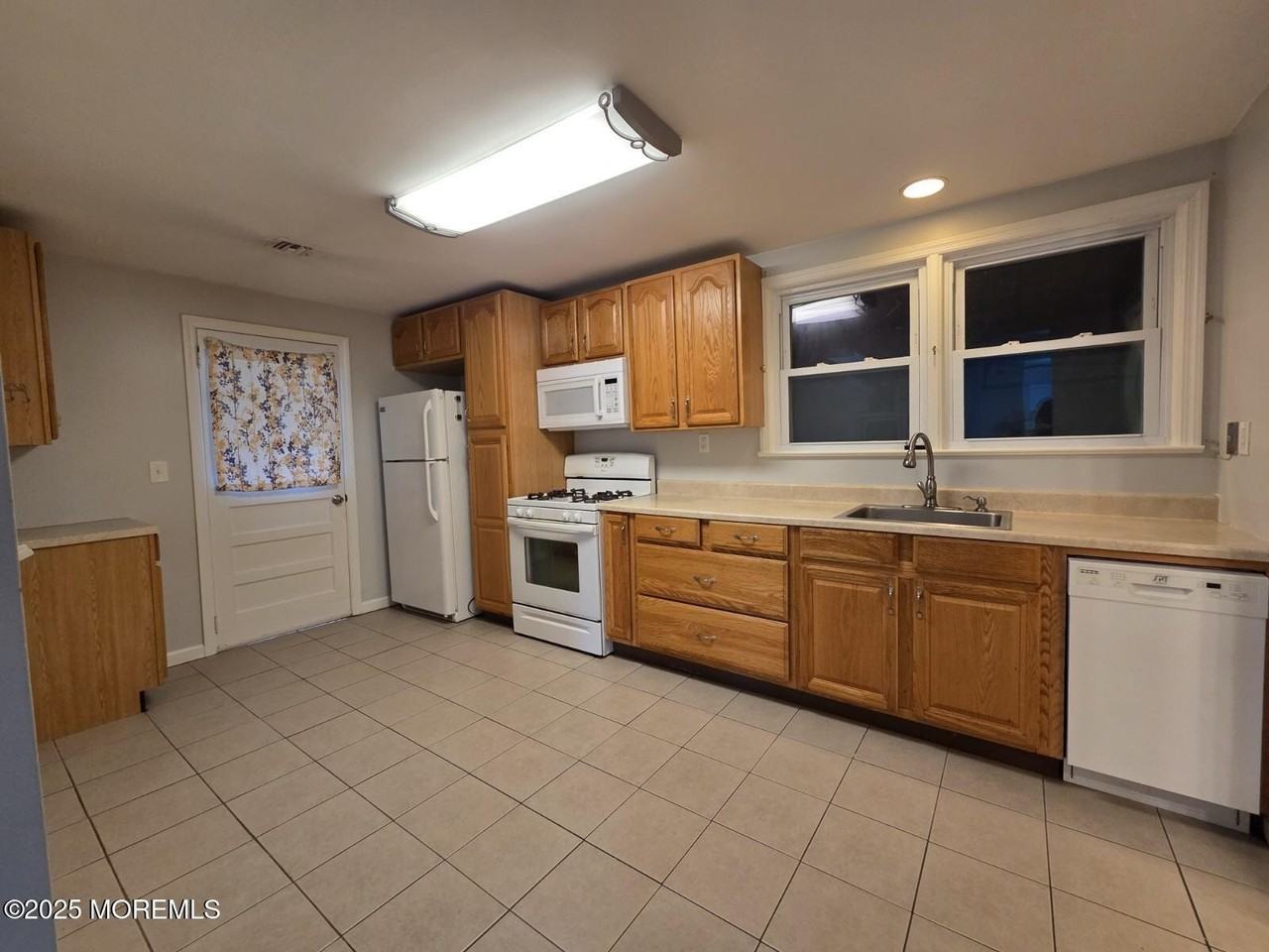 219 Dock St - Photo 2 of 22