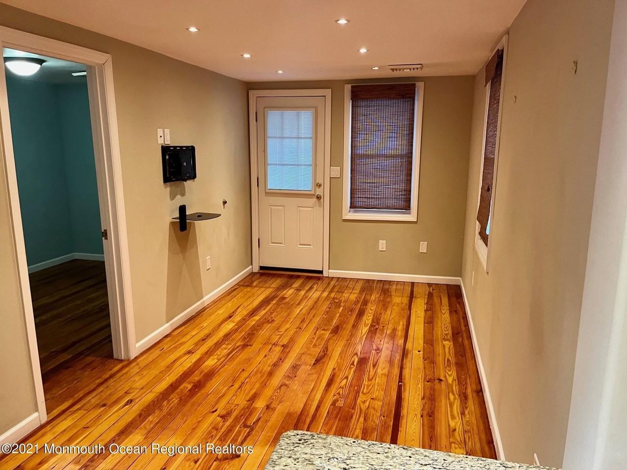 425 425 Sylvania Avenue unit: Garage Apartment - Photo 5 of 14