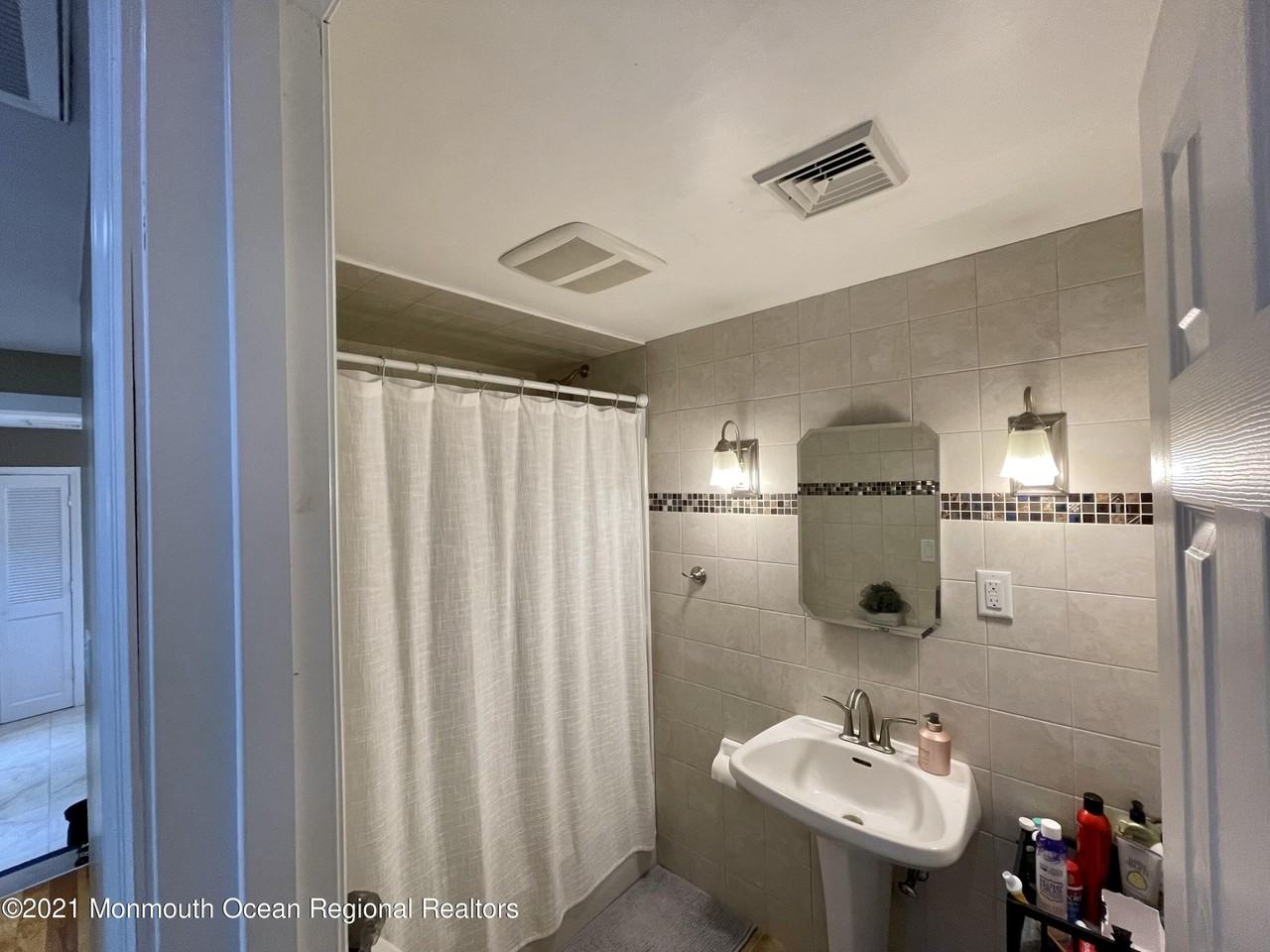 425 425 Sylvania Avenue unit: Garage Apartment - Photo 6 of 14