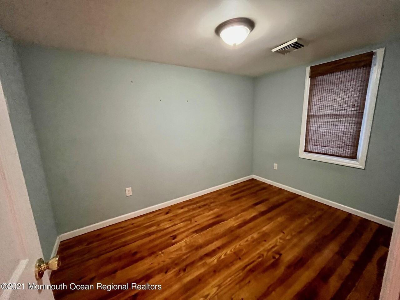 425 425 Sylvania Avenue unit: Garage Apartment - Photo 7 of 14