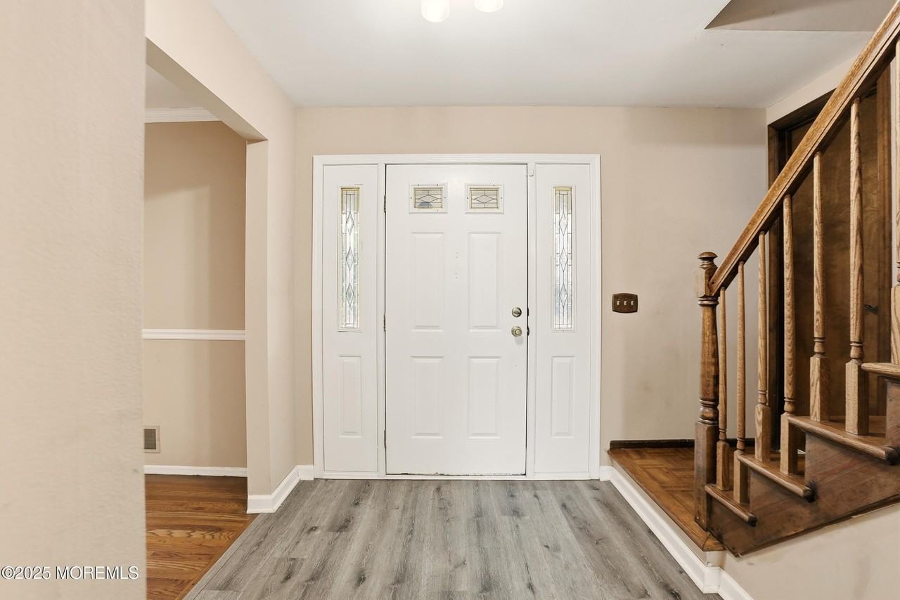 1589 N Bay Ave - Photo 4 of 29