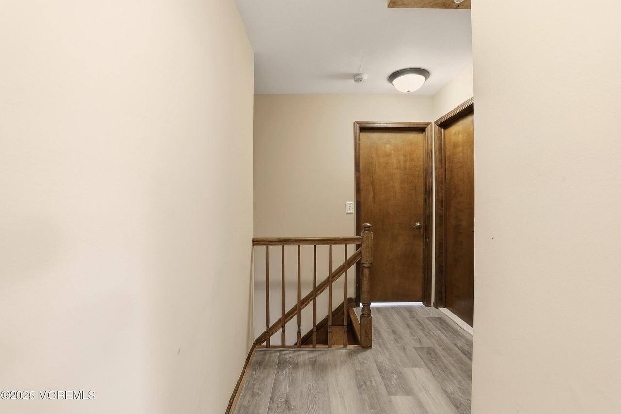 1589 N Bay Ave - Photo 5 of 29