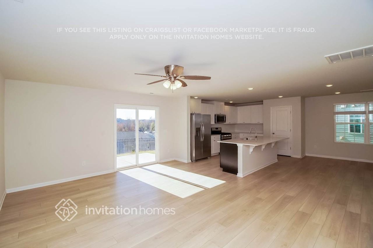 360 Hollingswood Dr - Photo 5 of 18