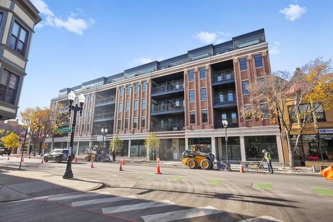 3924 North Lincoln Avenue #416