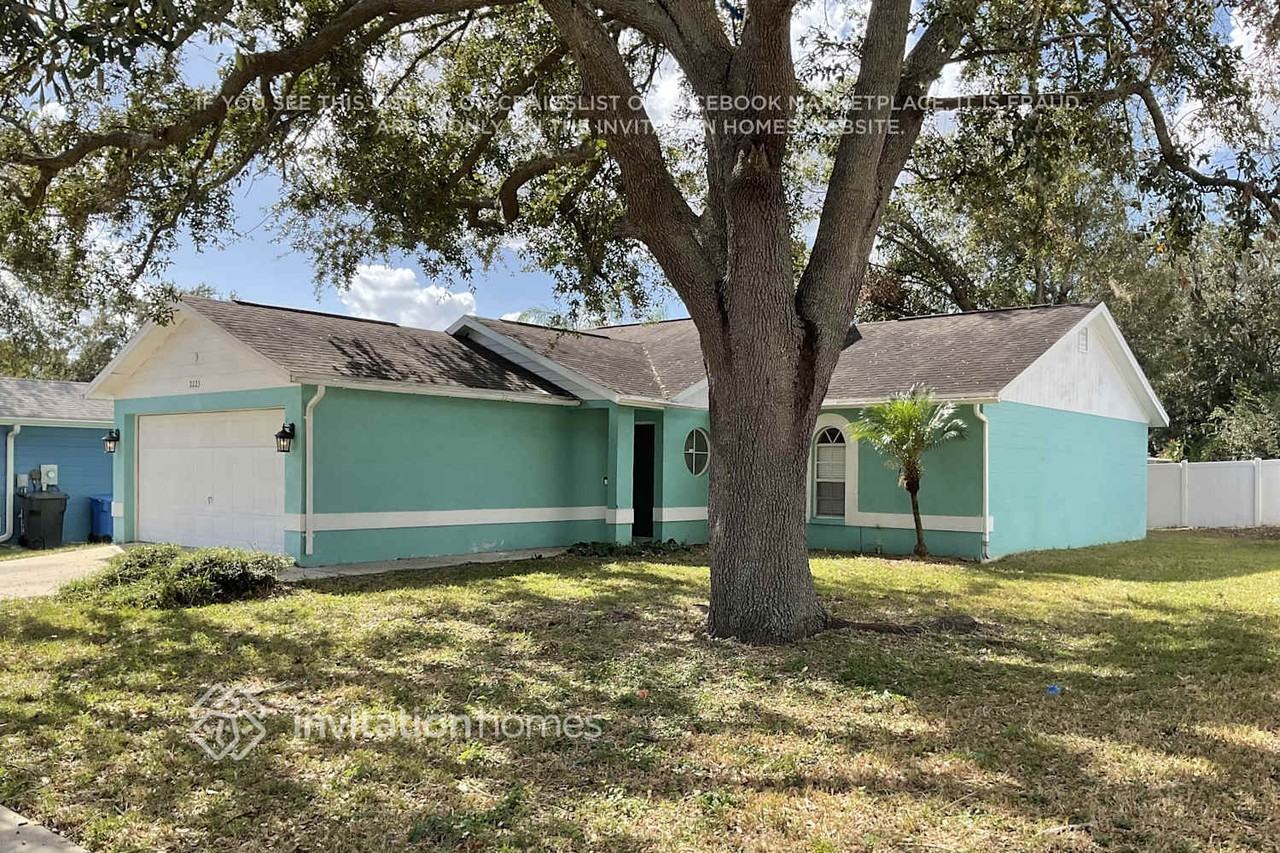 2223 Ridgemore Dr - Photo 2 of 20