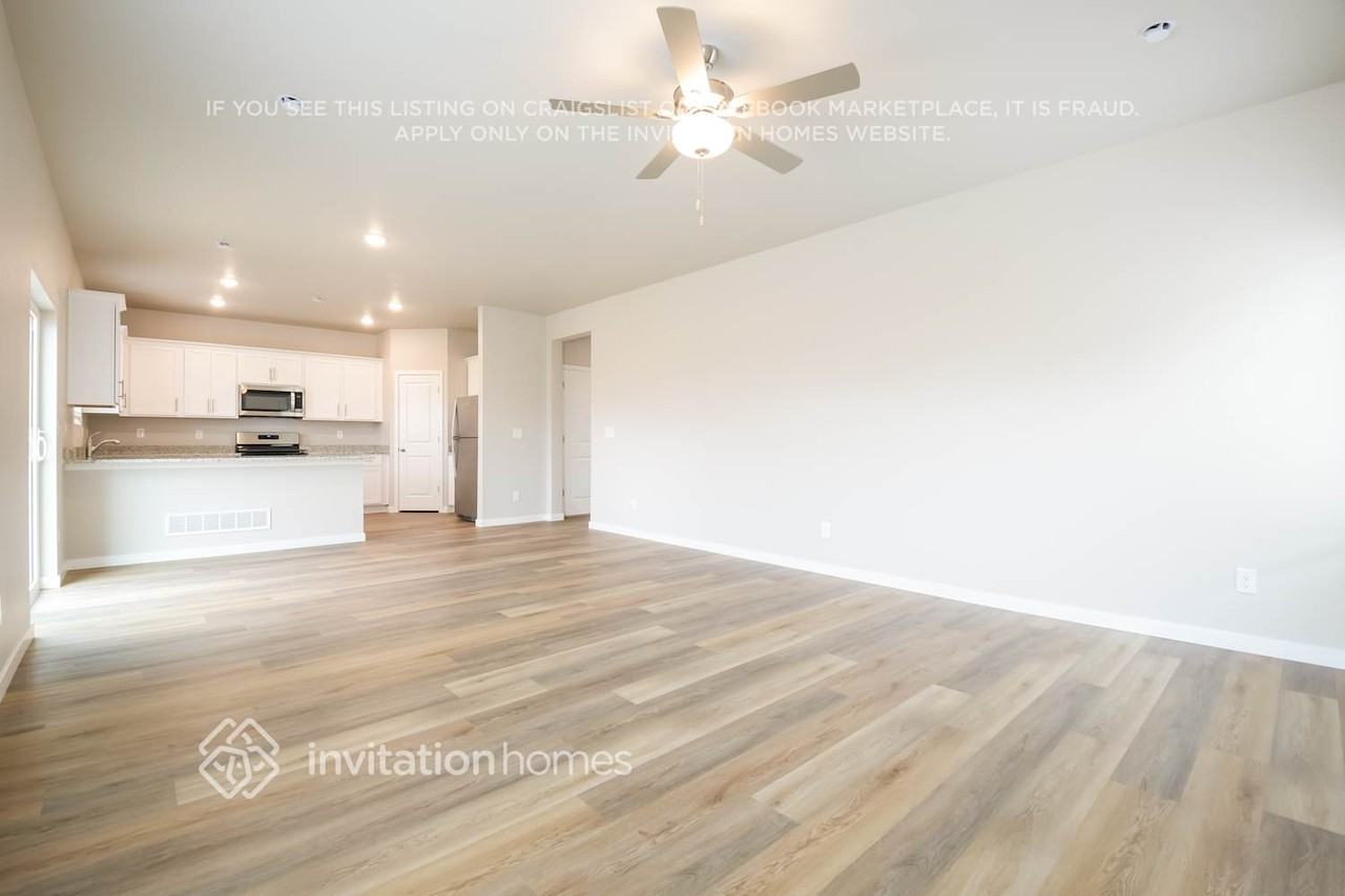 2161 Christina St - Photo 4 of 18