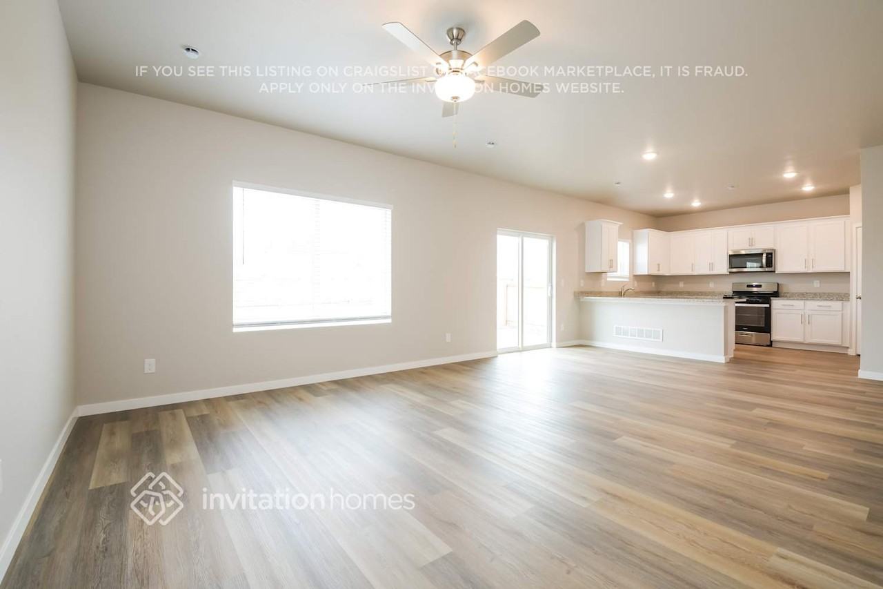 2161 Christina St - Photo 5 of 18