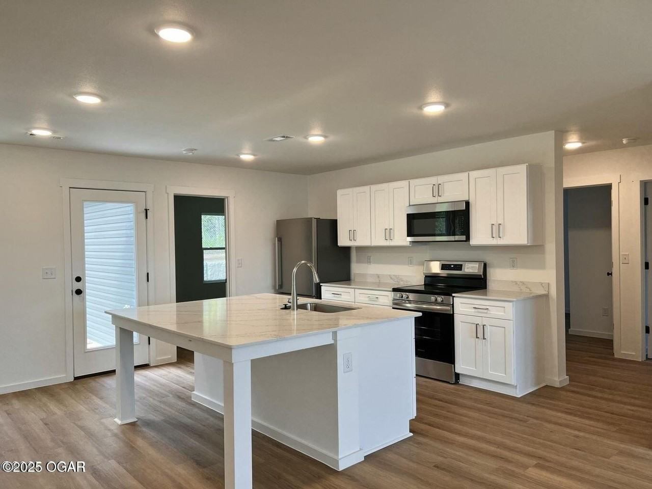 201 Eagle Edge Ave - Photo 4 of 6