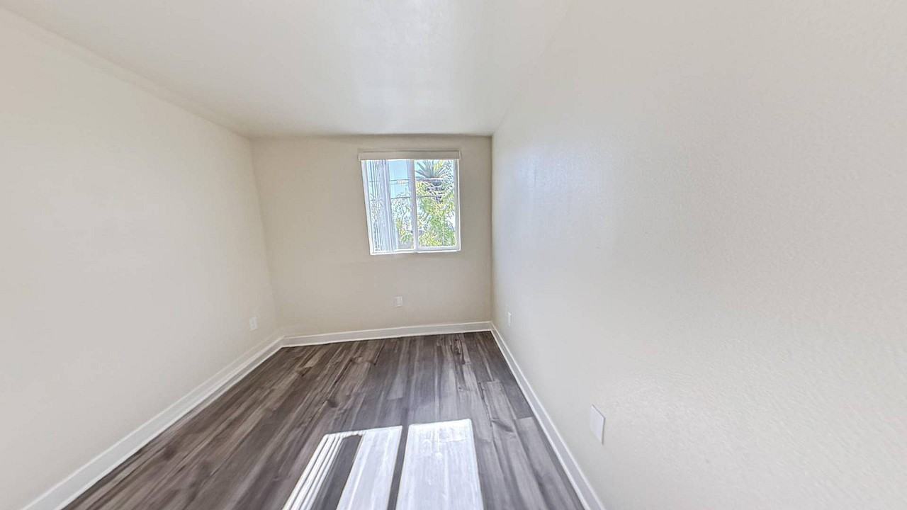 630 1/2 West 79th Street - Photo 7 of 19