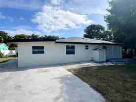 422 Southwest 4th Avenue #B - Photo 1 of 1