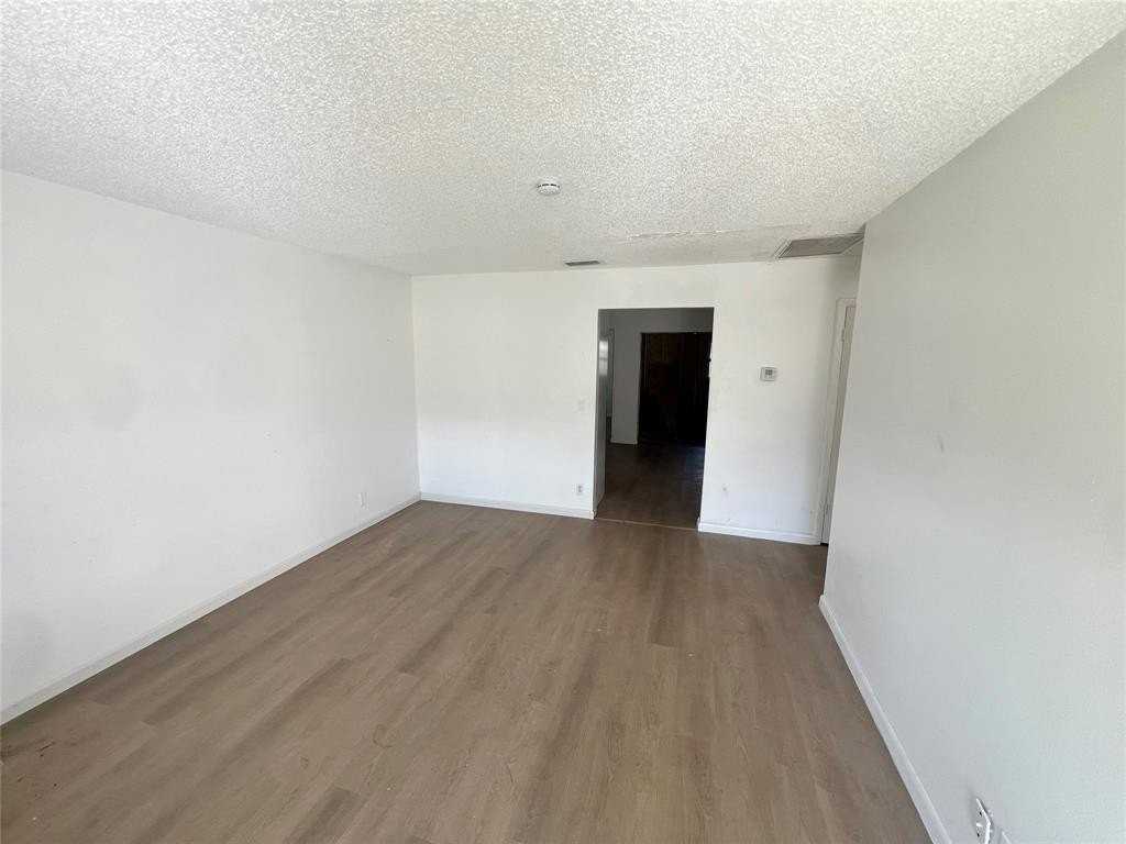 3321 Grove Rd - Photo 3 of 9