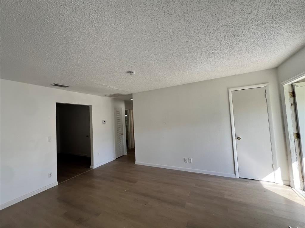 3321 Grove Rd - Photo 4 of 9