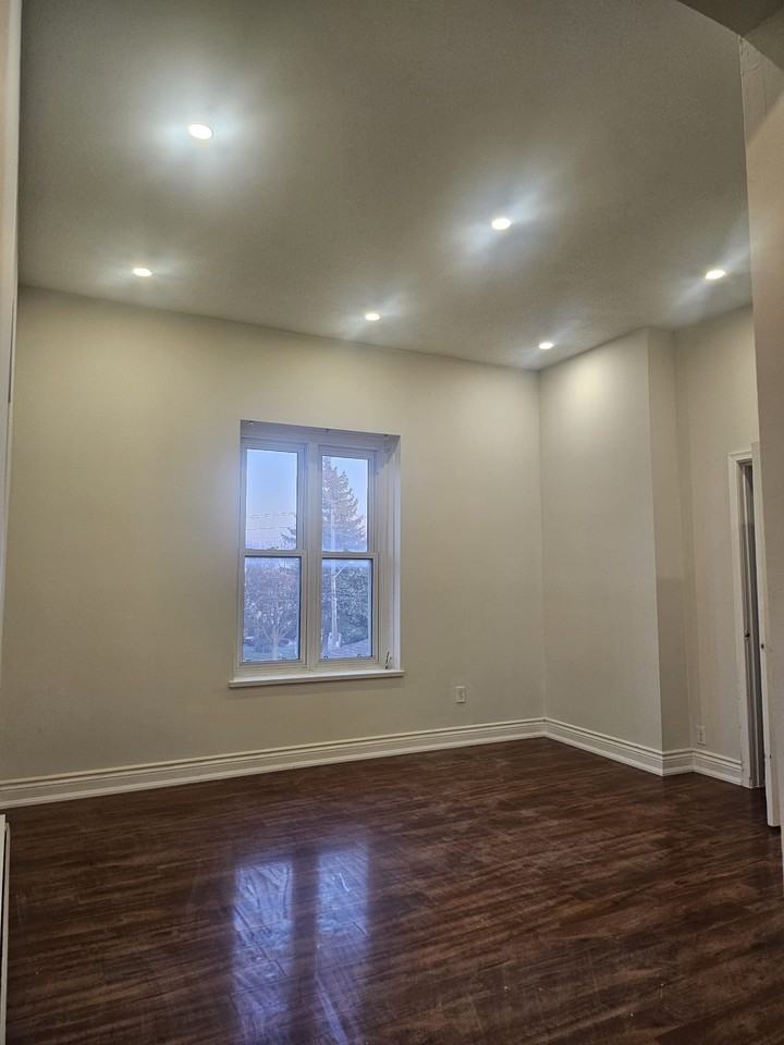 8 Wellington Street #4 - Photo 7 of 9