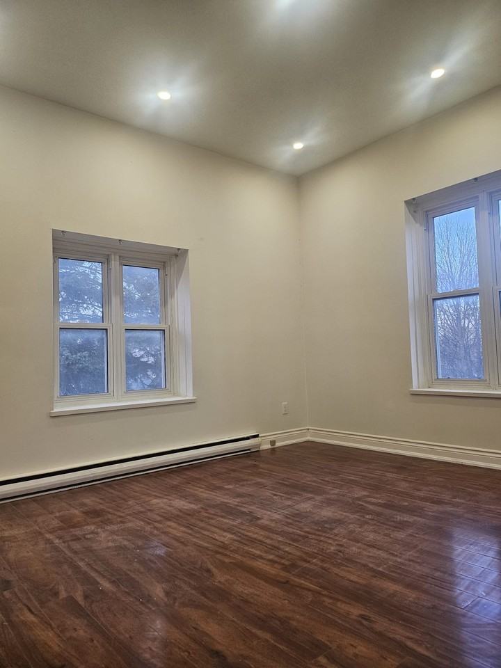 8 Wellington Street #4 - Photo 6 of 9