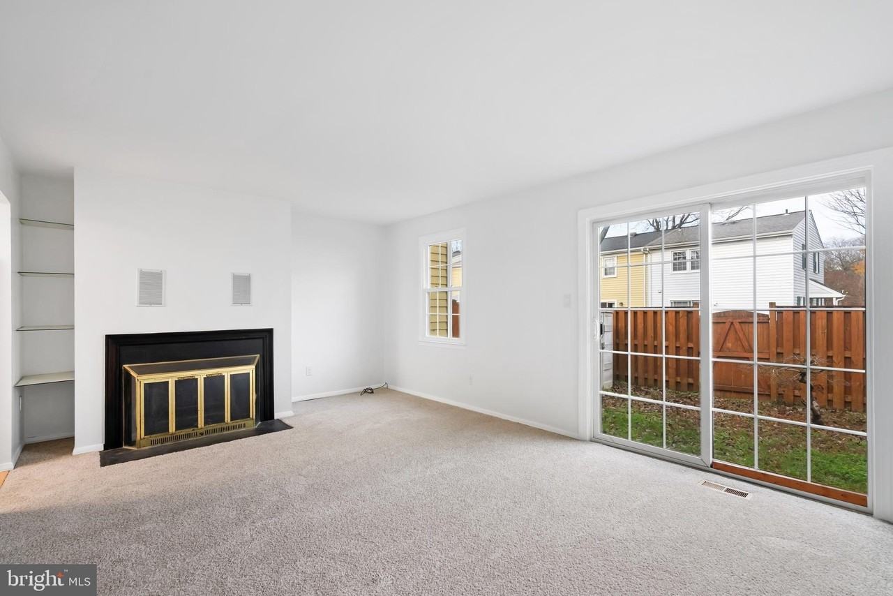 1851 Sharwood Pl - Photo 4 of 27