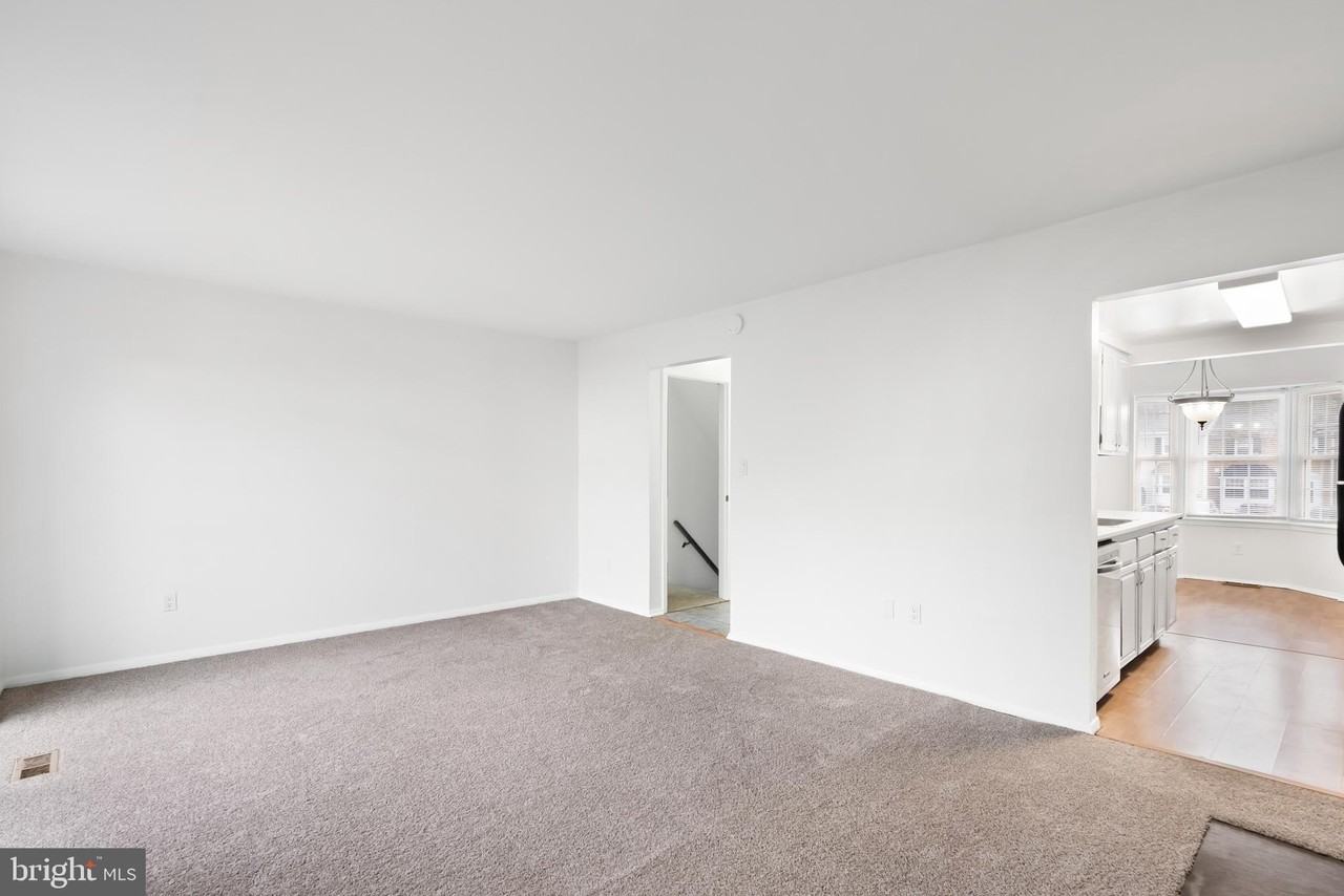 1851 Sharwood Pl - Photo 5 of 27