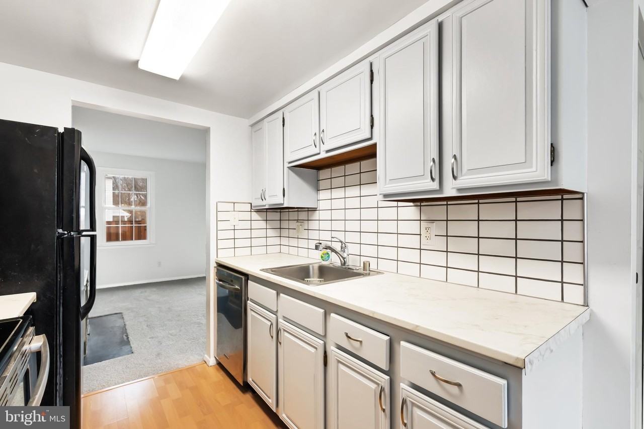 1851 Sharwood Pl - Photo 6 of 27