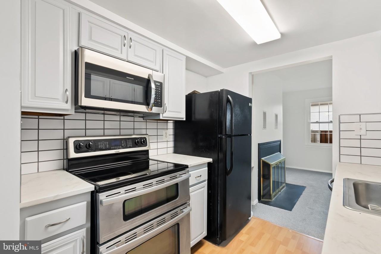 1851 Sharwood Pl - Photo 7 of 27