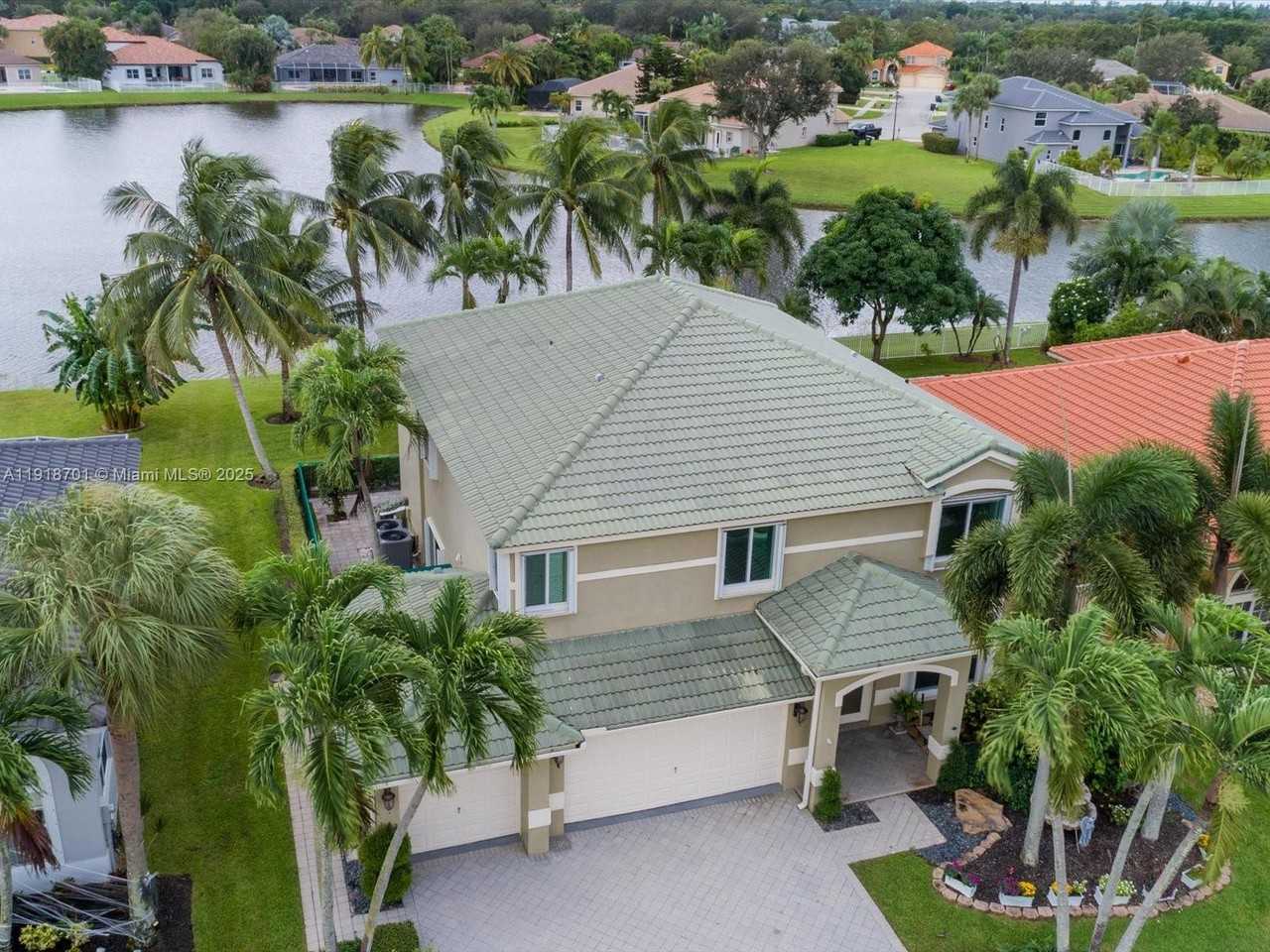 3560 Moon Bay Circle - Photo 3 of 39