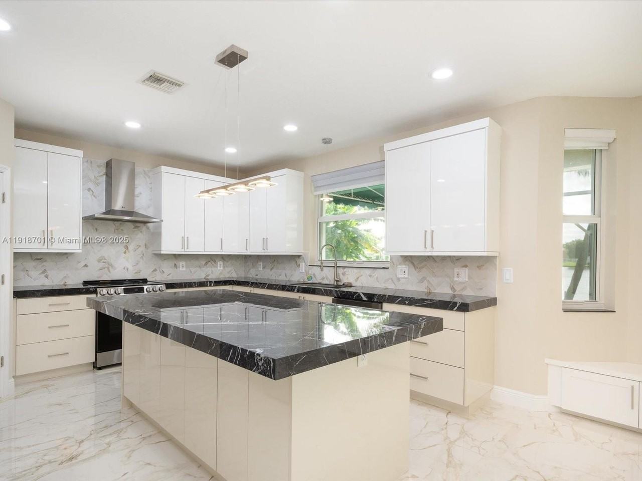 3560 Moon Bay Circle - Photo 6 of 39