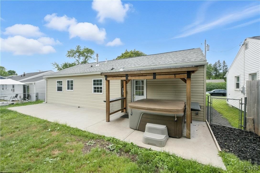 122 Frederick Drive - Photo 3 of 29