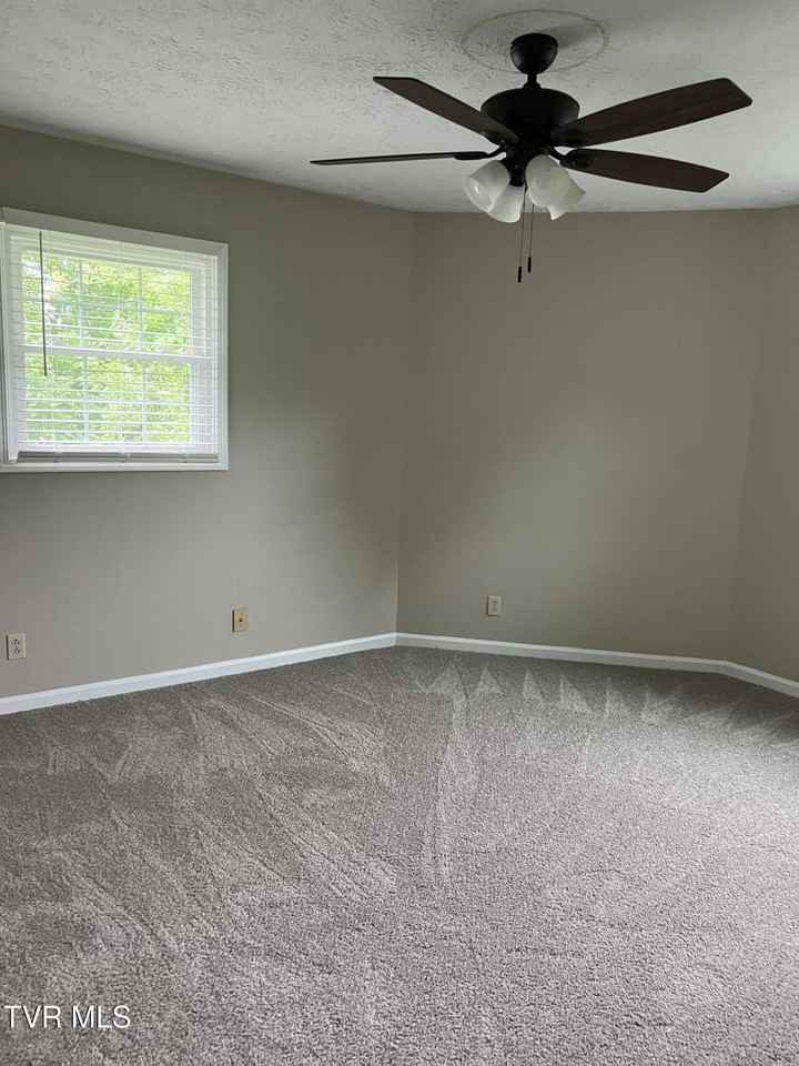 148 Green Pond Rd - Photo 5 of 6