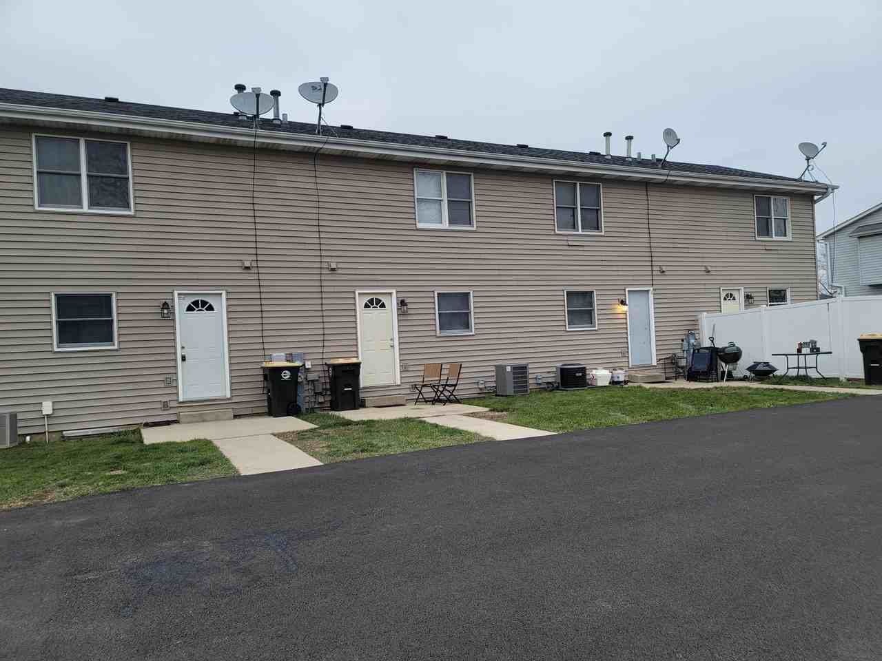 112 Colonial Parkway ##A - Photo 2 of 2