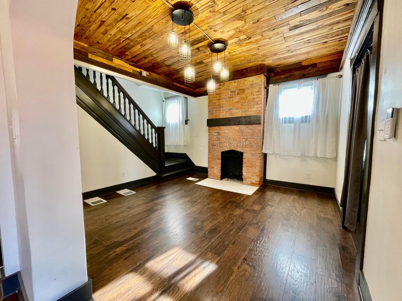 28 N Princeton Ave - Photo 3 of 17