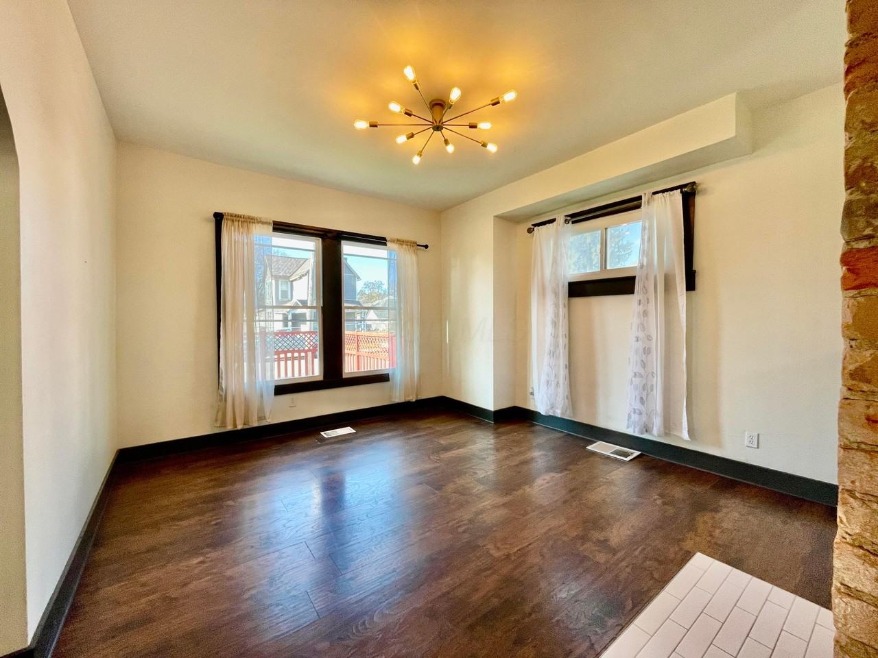 28 N Princeton Ave - Photo 4 of 17