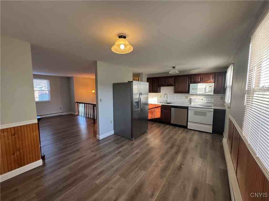 8223 Lucchesi Drive - Photo 5 of 20