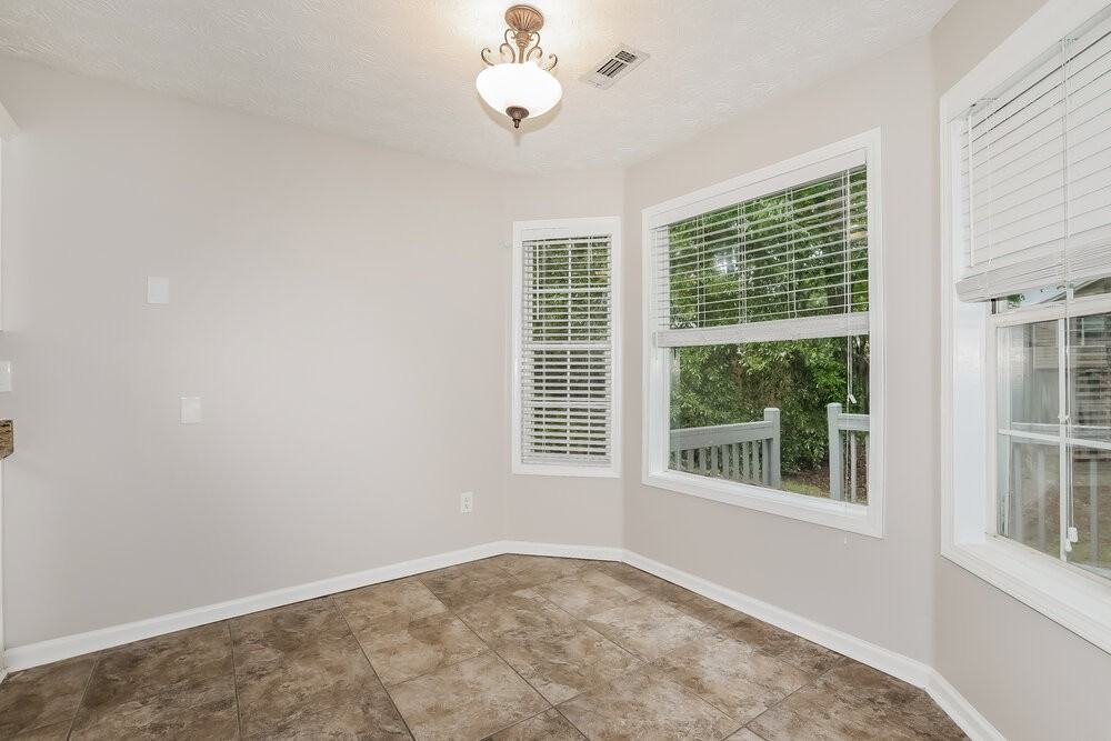 221 Eagles Crest Ct - Photo 5 of 16