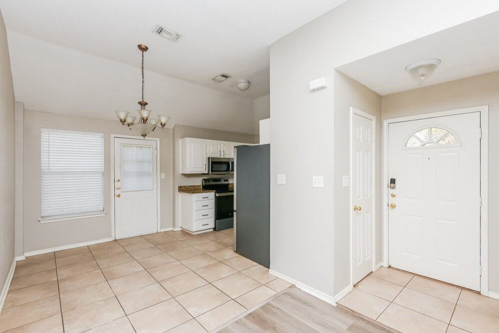 1426 Ardmore Dr - Photo 6 of 16