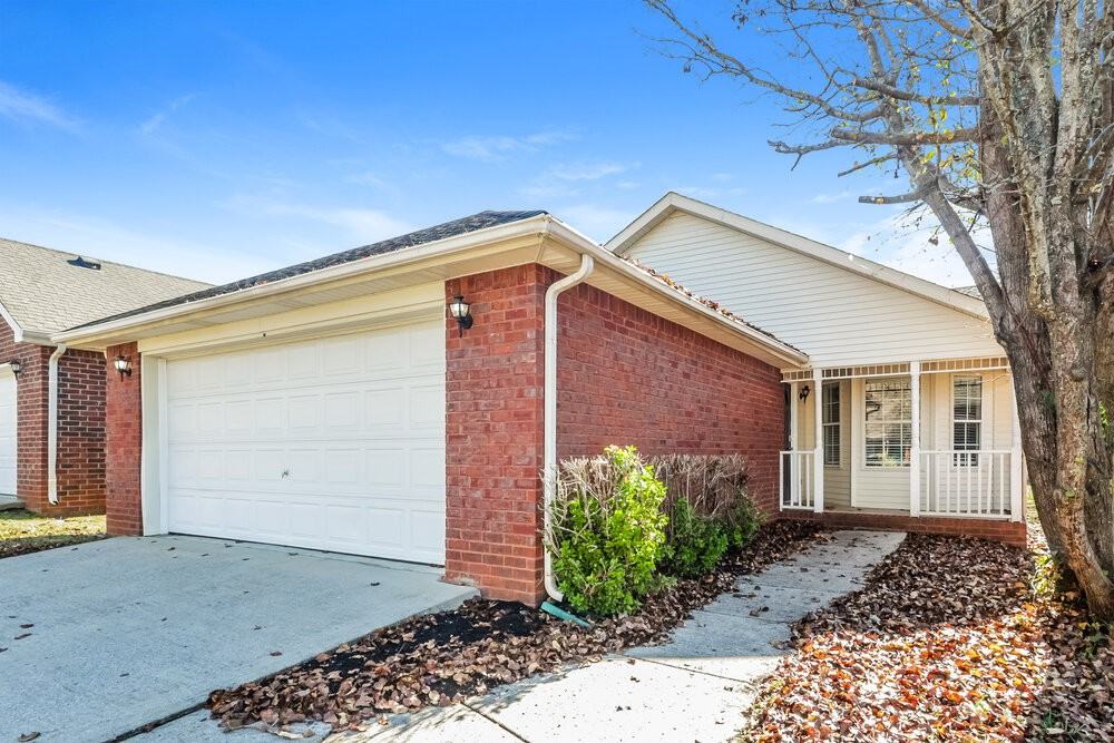 605 Freedom Ct - Photo 3 of 16