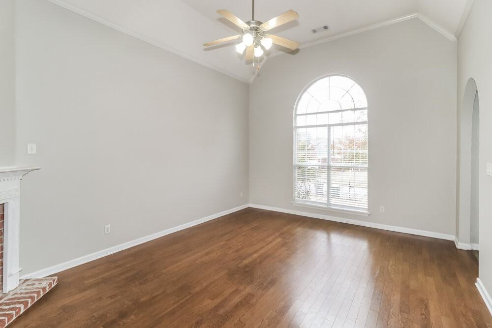 8725 Rogers Park Avenue - Photo 5 of 17