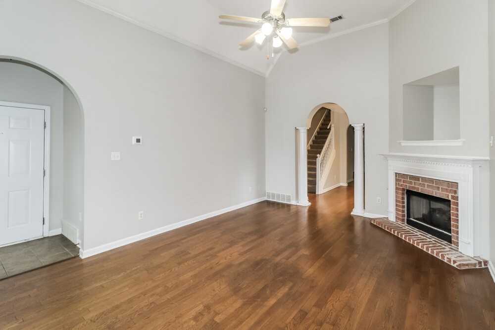 8725 Rogers Park Avenue - Photo 6 of 17