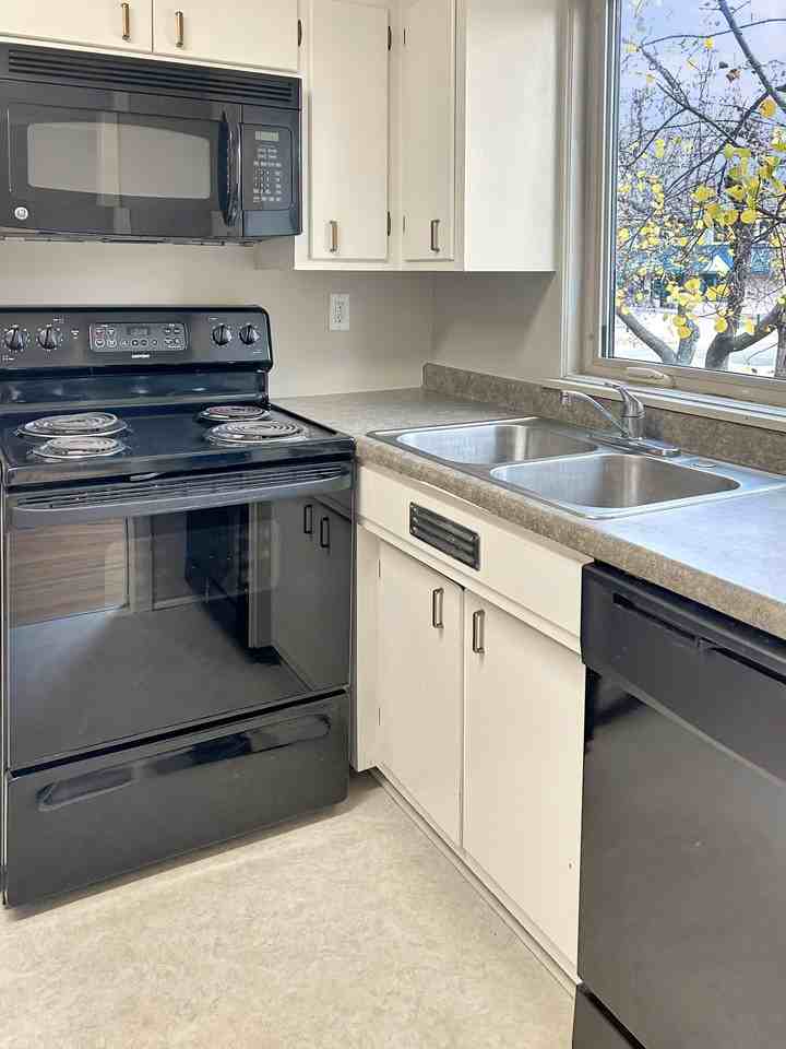 Highland Terrace Apartments - Photo 4 of 9