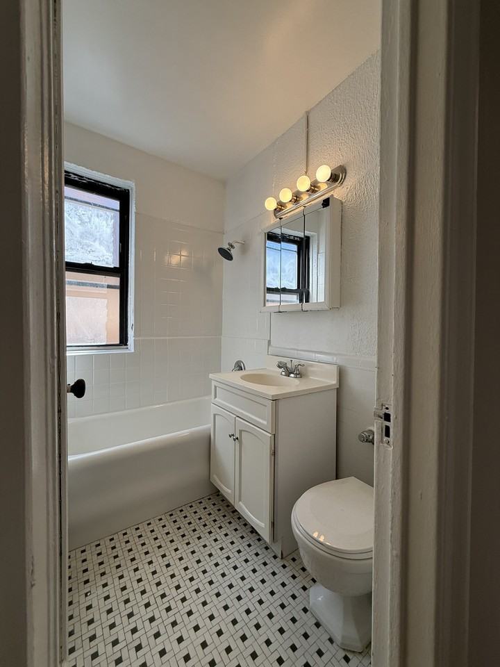 W Wellington Ave & N Broadway - Photo 7 of 13