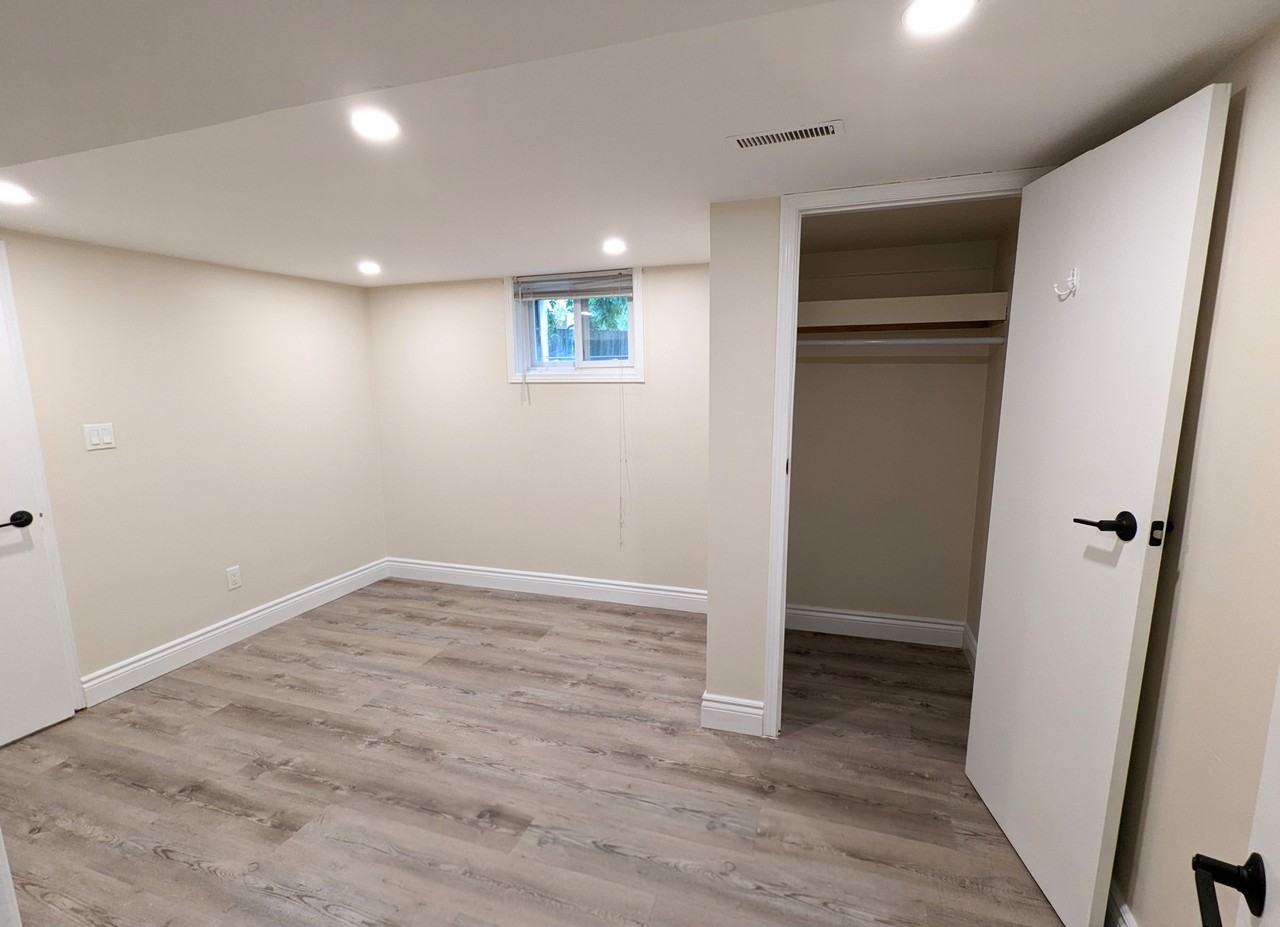 301 Geneva Avenue - Photo 3 of 7