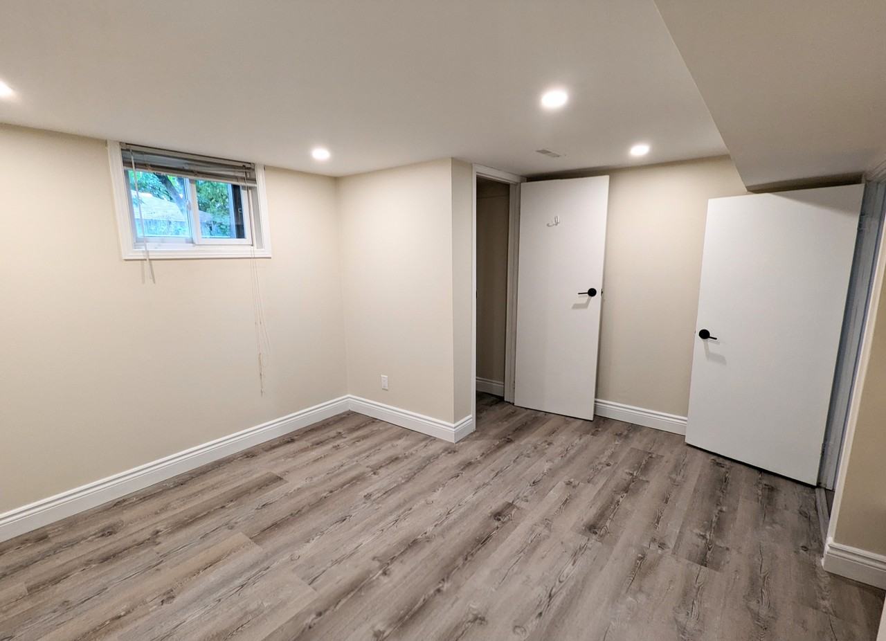 301 Geneva Avenue - Photo 2 of 7