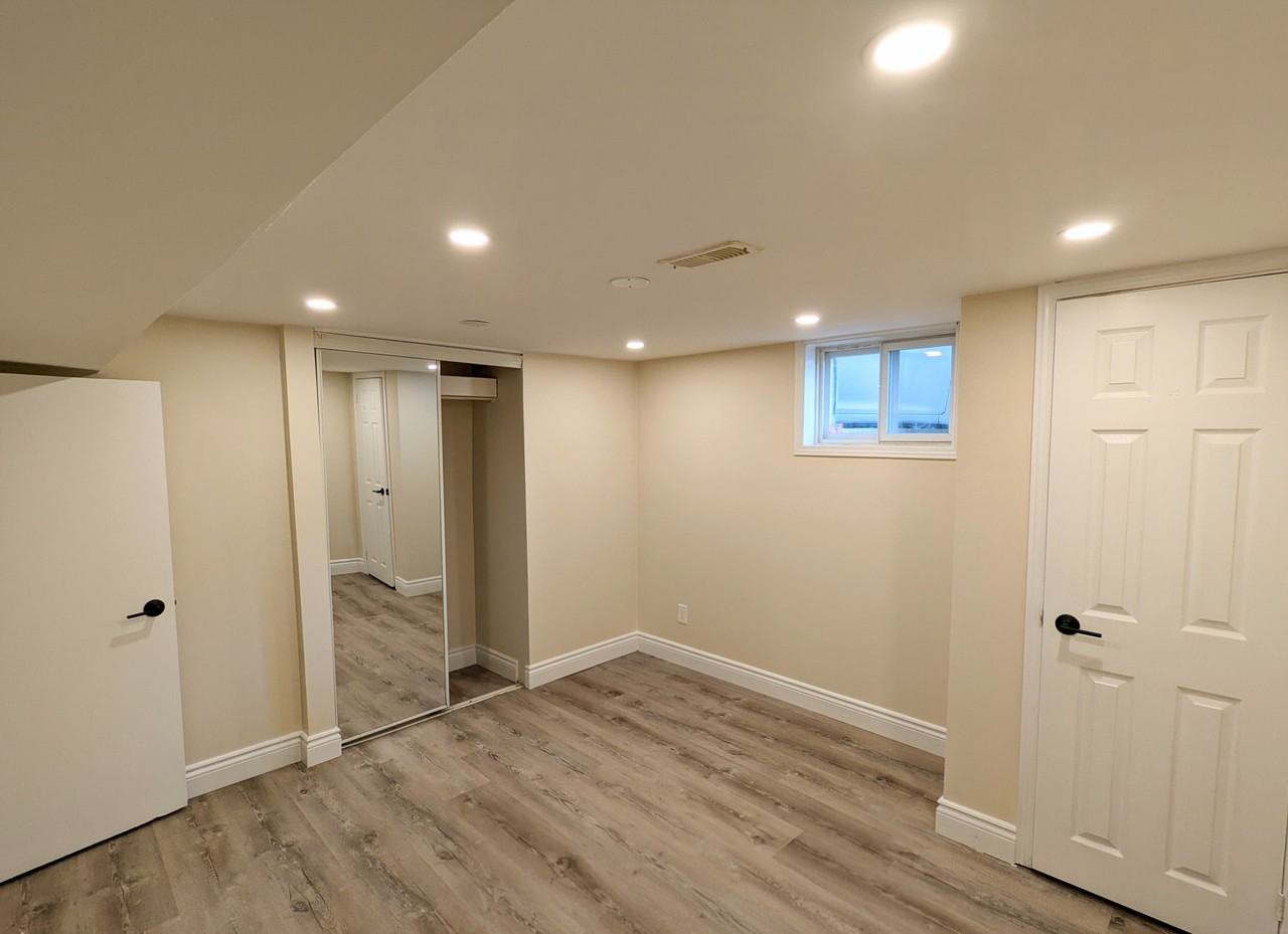 301 Geneva Avenue - Photo 6 of 7