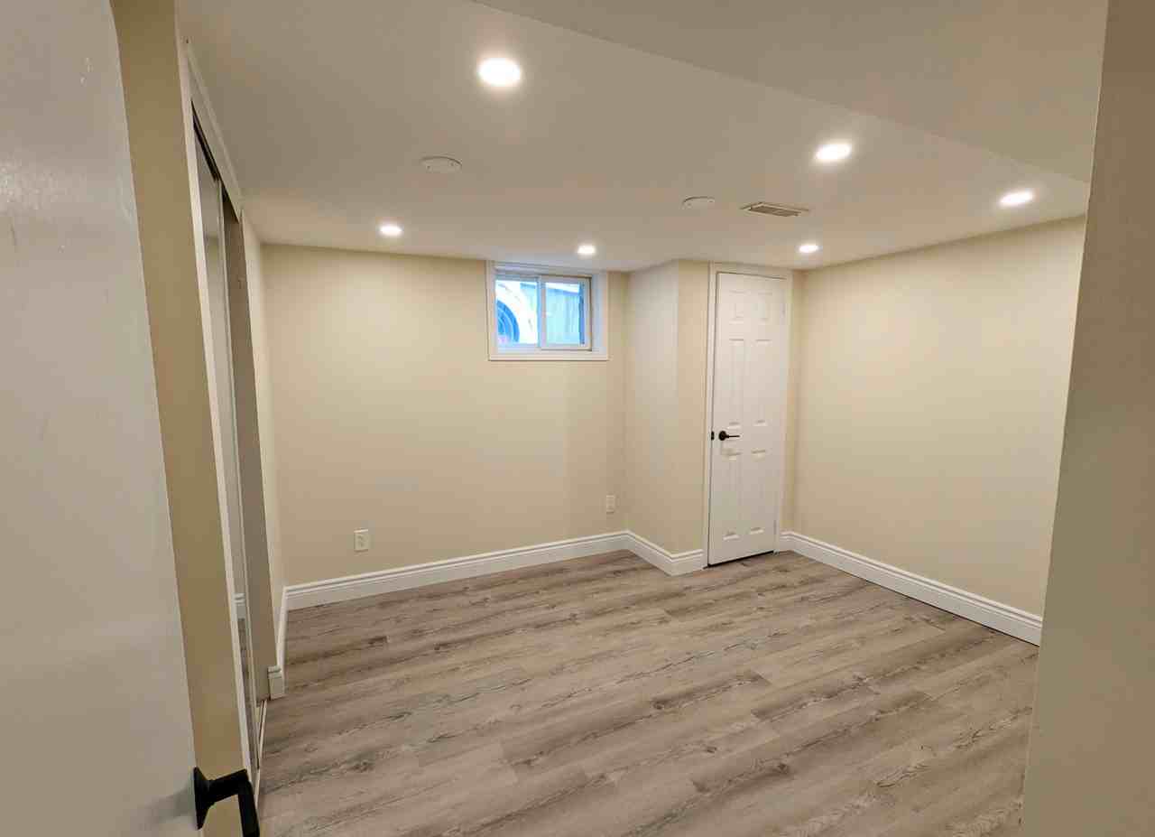 301 Geneva Avenue - Photo 7 of 7