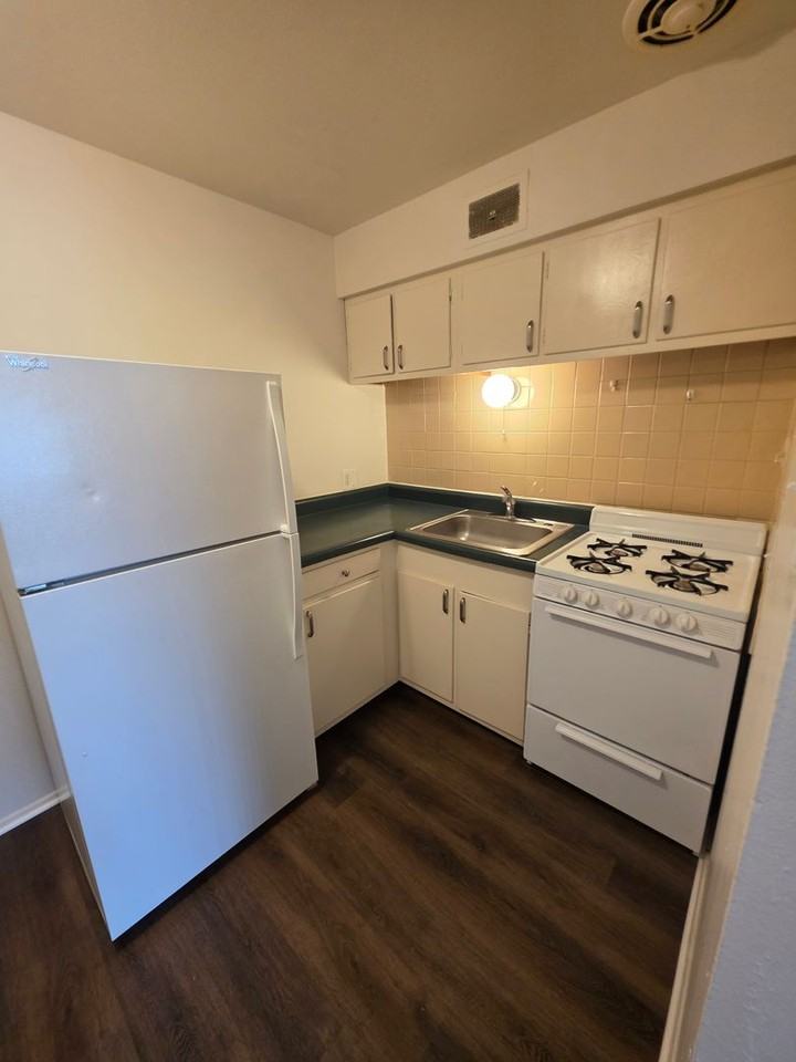 Mackenzie Place - Photo 5 of 31