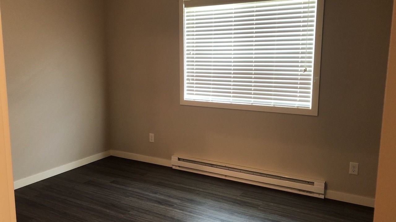 1035 NE Alpha Rd. - Photo 7 of 50