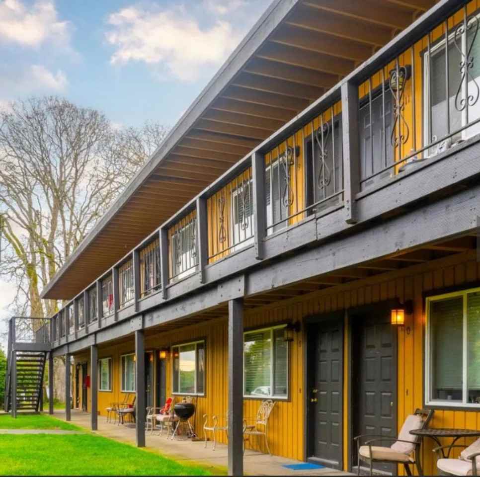 Casa Cabana Apartments - Photo 7 of 20