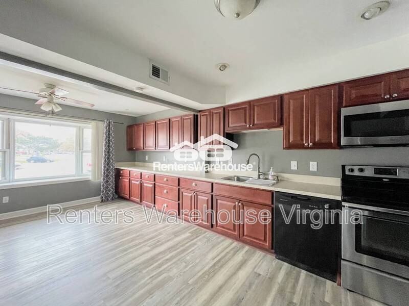 121 Charles Parish Dr - Photo 7 of 32