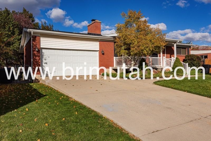 1737 East Lahar Drive - Photo 3 of 23