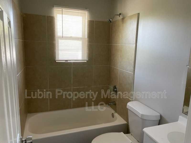 1043 College St #5 - Photo 7 of 9