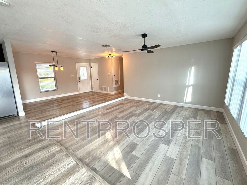 376 Imperial Dr - Photo 3 of 26