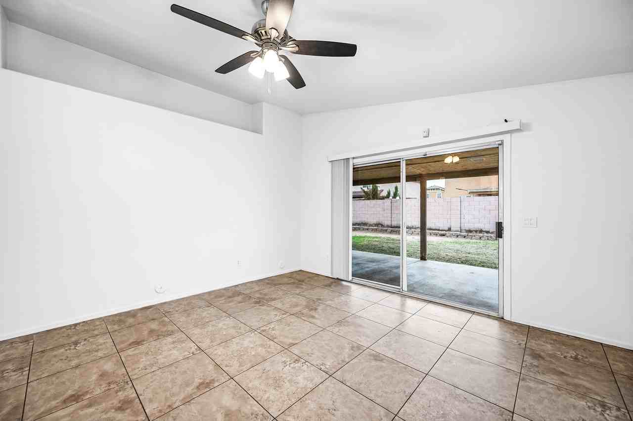 9018 West Cambridge Avenue - Photo 4 of 23