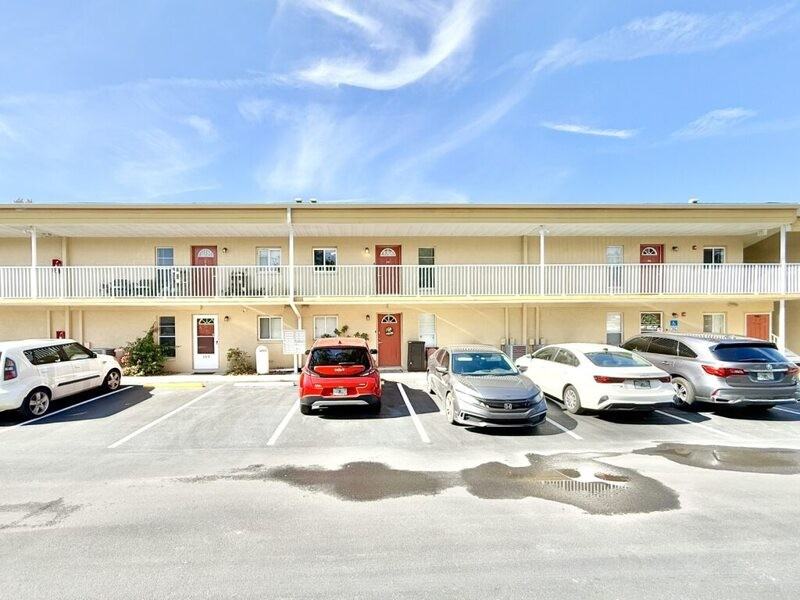 1915 Schlotter Circle - Photo 2 of 50